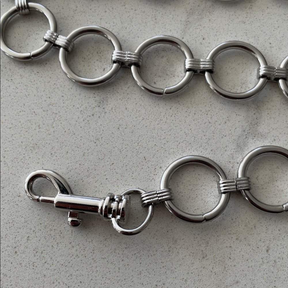 Brandy Melville Silver Circle Link Chain Belt - Picture 2 of 5